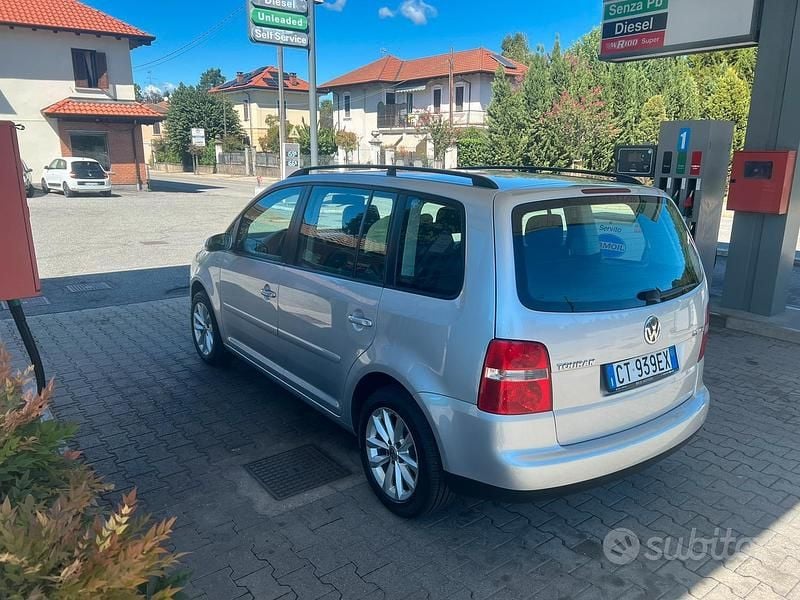 Usata VW Touran 140 CV (102 kW) 2005 Grigio Monovolume