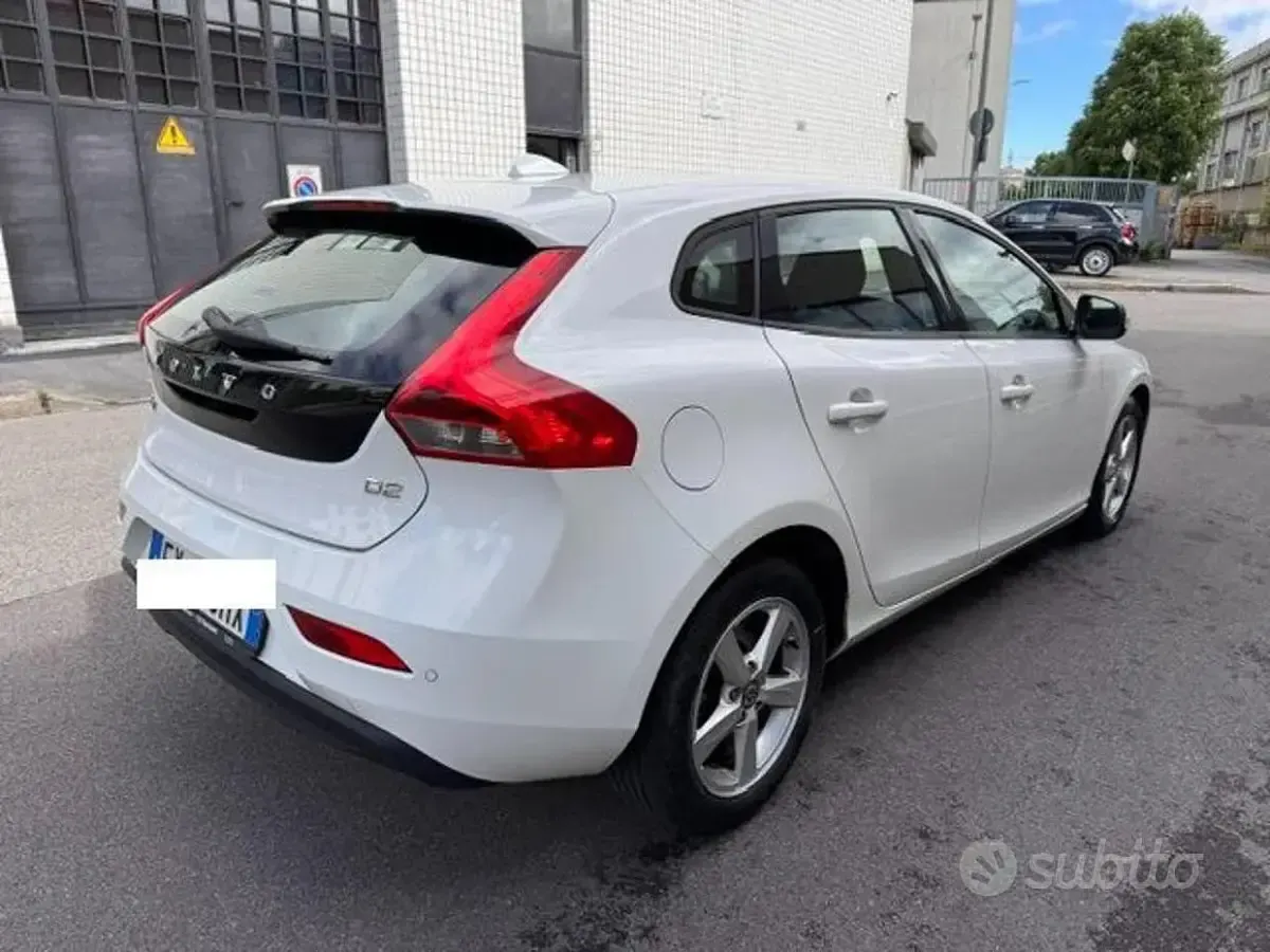 Usata Volvo V40 116 CV (85 kW) 2014 Bianco Berlina