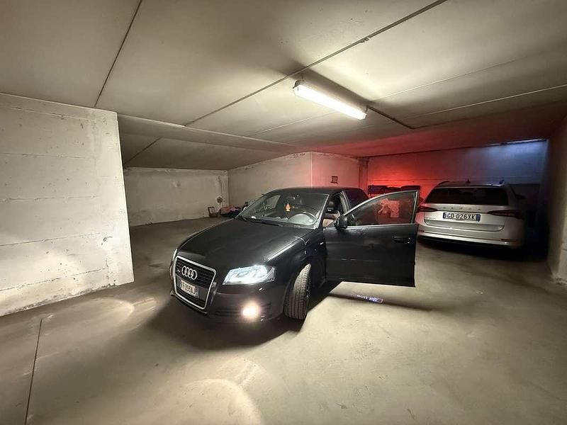 Nero Usata 2010 Audi A3 S-Line Due volumi | 5750 € (Buon prezzo) - Immagine 1/4