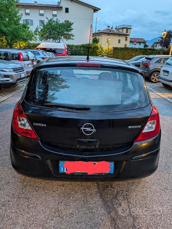 Usata Opel Corsa Cosmo 75 CV (55 kW) 2009 Nero Berlina