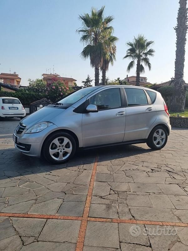 Usata Mercedes A180 Elegance 108 CV (79 kW) 2009 Grigio Berlina
