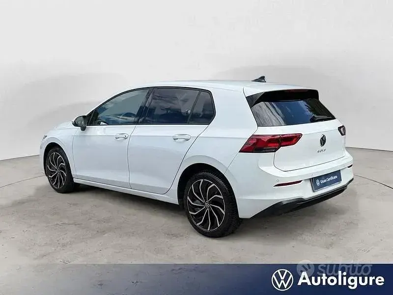Usata VW Golf VIII Life 131 CV (96 kW) 2023 Bianco Berlina