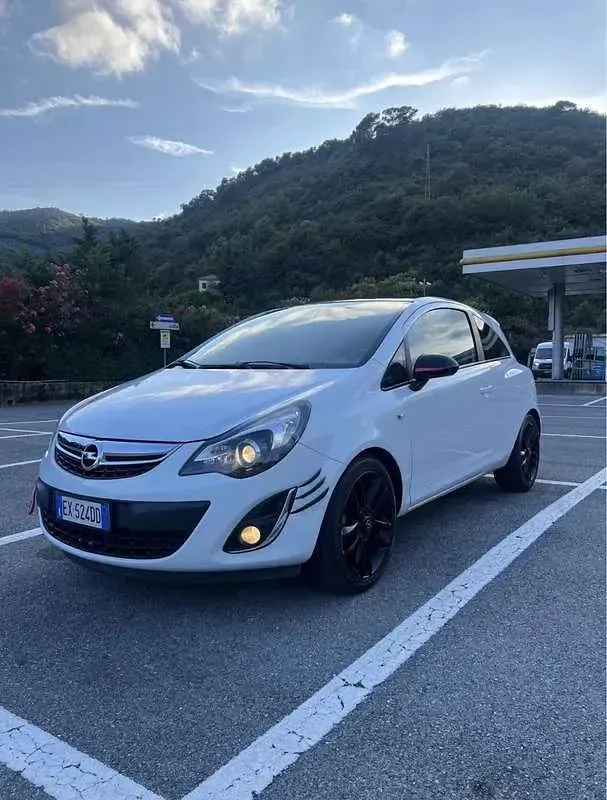 Usata Opel Corsa Color Edition 95 CV (69 kW) 2014 Utilitaria