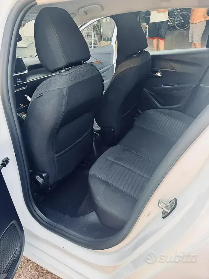 Usata Peugeot 208 Active 101 CV (74 kW) 2020 Bianco Utilitaria
