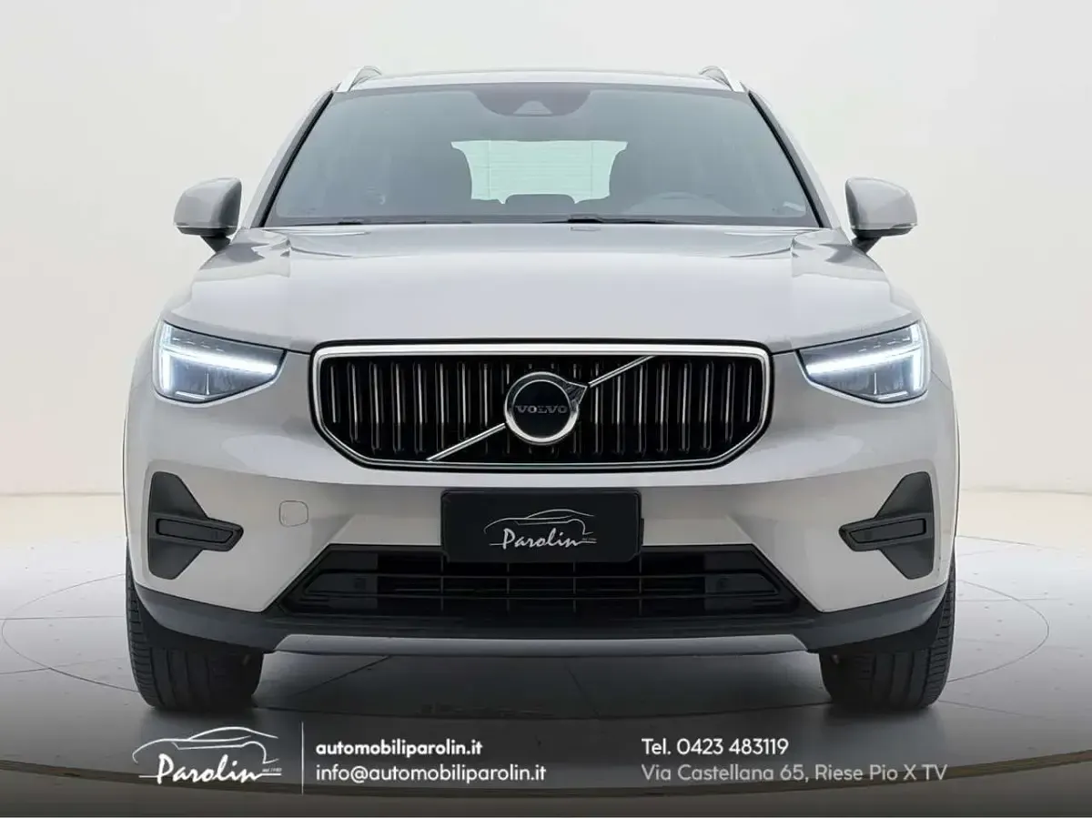 Usata Volvo XC40 Plus 261 CV (191 kW) 2023 Silver dawn SUV