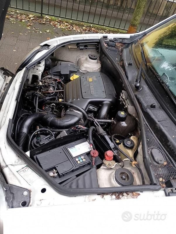 Usata Renault Kangoo 64 CV (47 kW) 2000 Bianco Monovolume