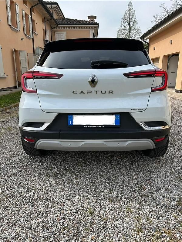 Usata Renault Captur Techno 100 CV (73 kW) 2023 Bianco SUV