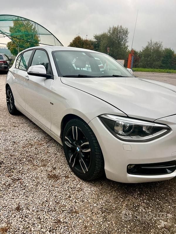 Usata BMW 118 Sport Line 142 CV (104 kW) 2015 Bianco Utilitaria