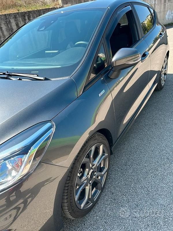 Usata Ford Fiesta 100 CV (73 kW) 2021 Grigio Utilitaria