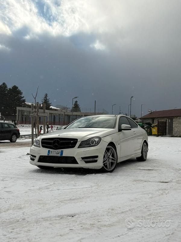 Usata Mercedes C220 170 CV (125 kW) 2011 Bianco Coupé
