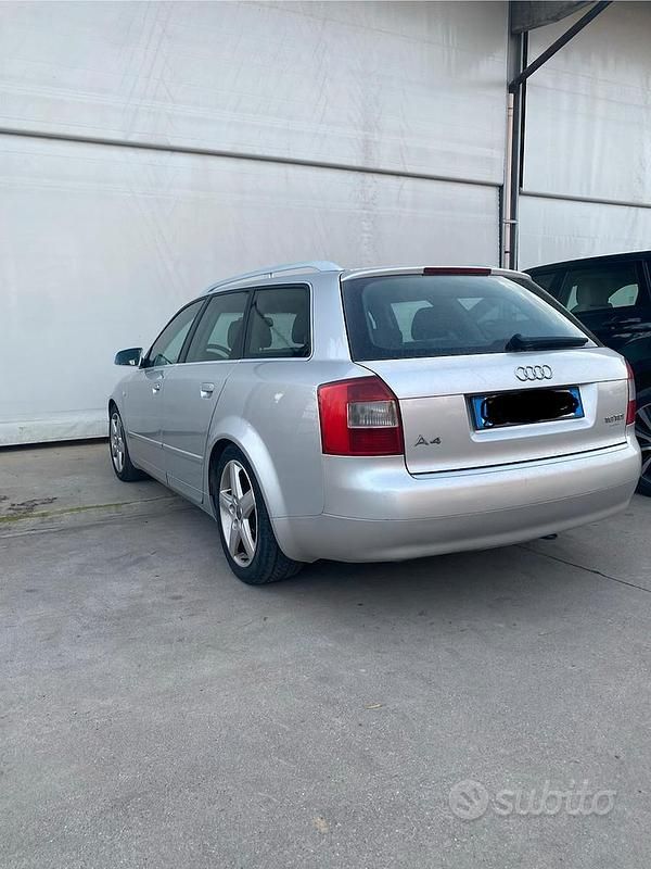Usata Audi A4 130 CV (95 kW) 2004 Grigio Station wagon