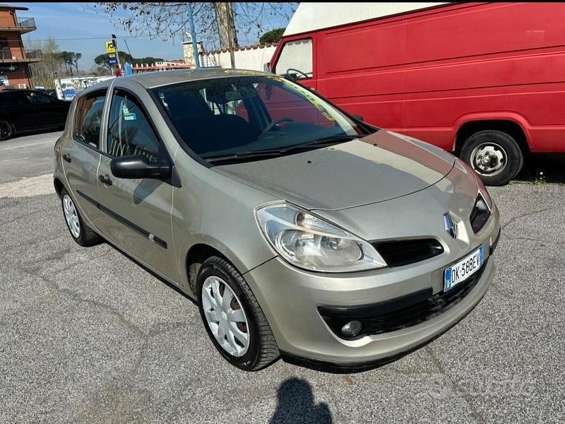 Usata Renault Clio II 67 CV (49 kW) 2007 Beige Berlina