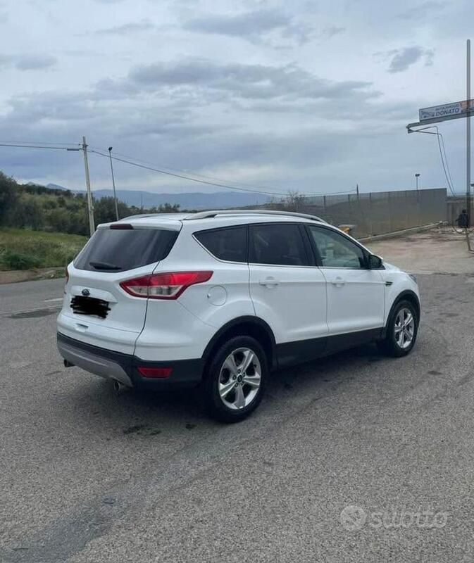 Usata Ford Kuga 120 CV (88 kW) 2015 Bianco SUV