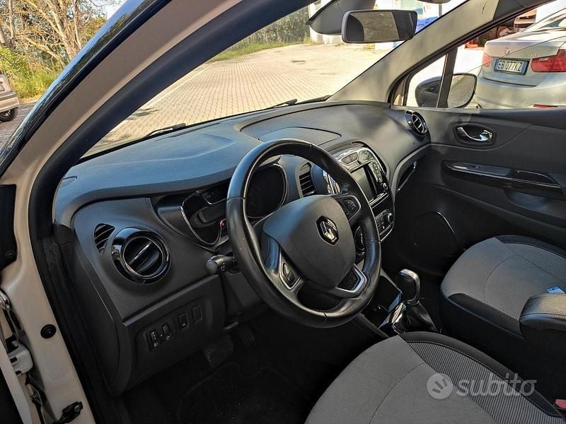 Usata Renault Captur 90 CV (66 kW) 2016 Beige SUV