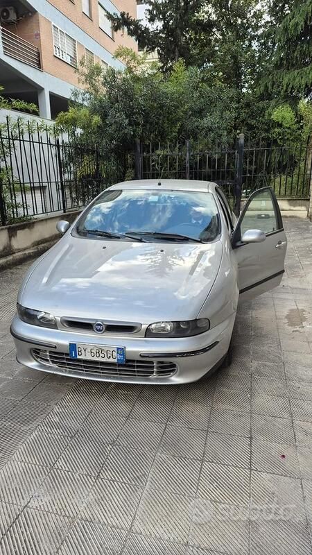 Grigio Usata 2002 Fiat Marea Tre volumi | 2000 € - Immagine 1/4