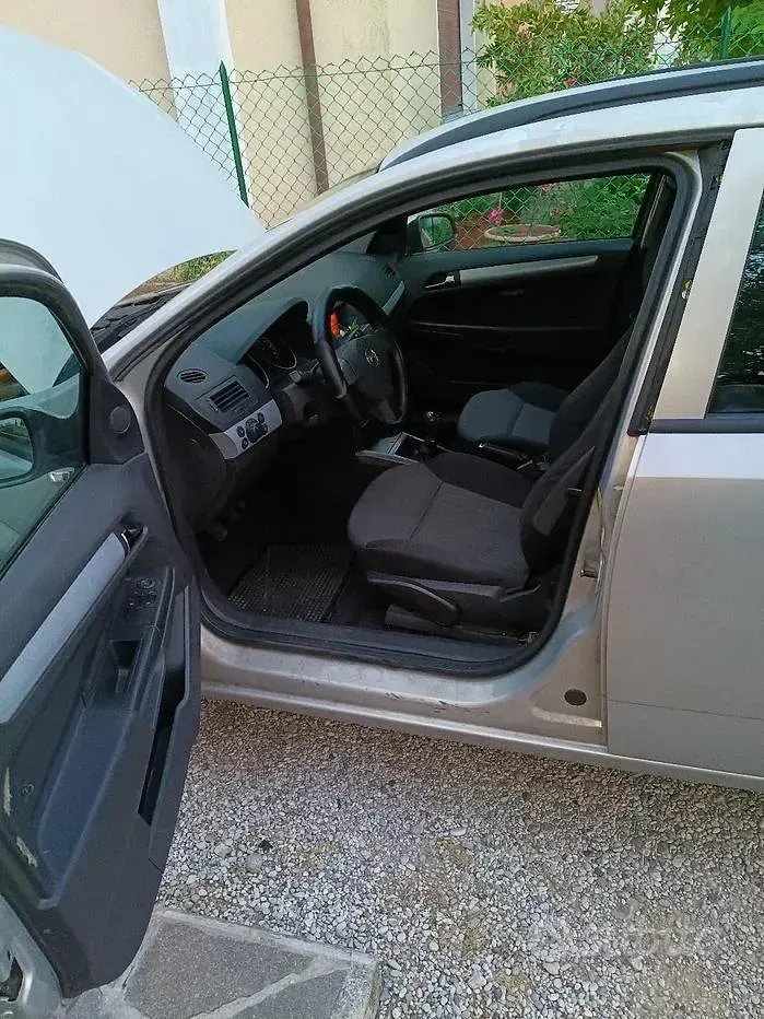 Usata Opel Astra 150 CV (110 kW) 2006 Station wagon