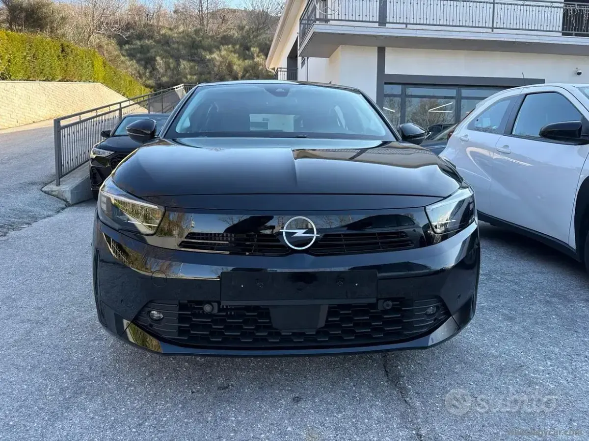 Usata Opel Corsa Edition 101 CV (74 kW) 2025 Nero Utilitaria