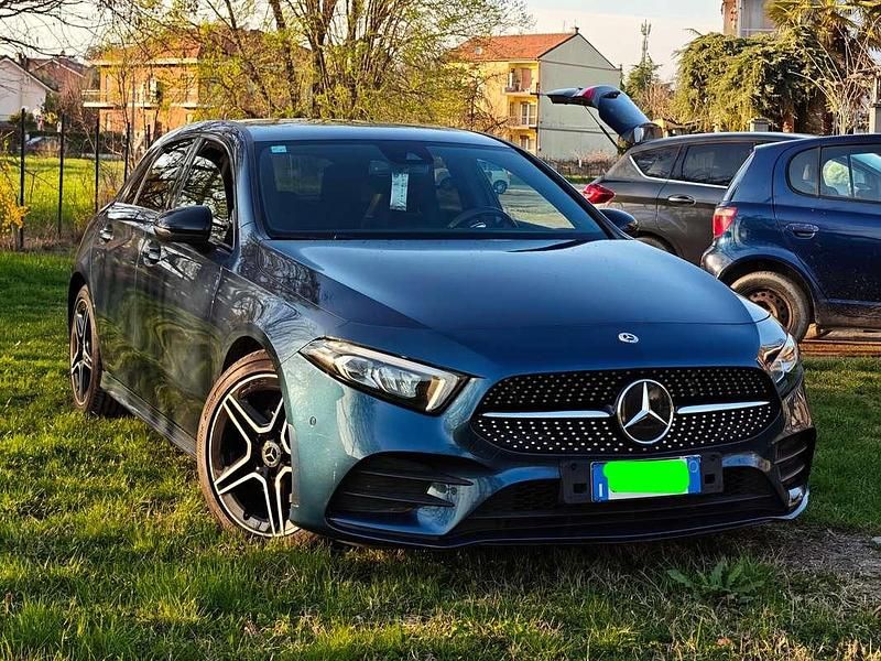 Usata Mercedes 180 AMG Line Premium 116 CV (85 kW) 2021 Blu/azzurro Berlina
