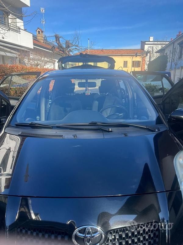 Usata Toyota Yaris Sol 69 CV (50 kW) 2009 Nero Utilitaria