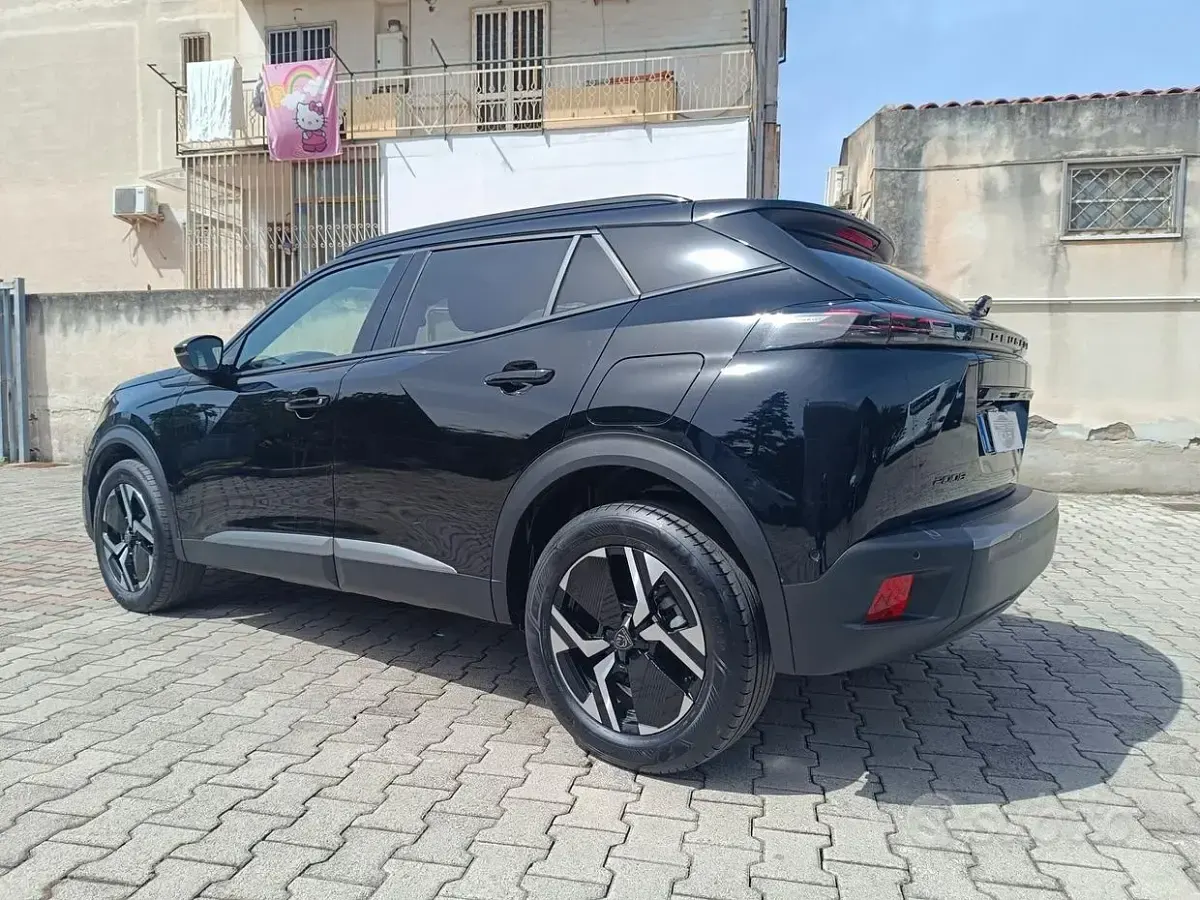 Occasion Peugeot 2008 Allure 102 ch (75 kW) 2025 Noir SUV