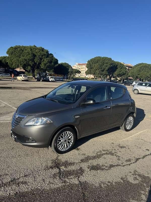 Usata Lancia Ypsilon Gold 69 CV (50 kW) 2015 Utilitaria