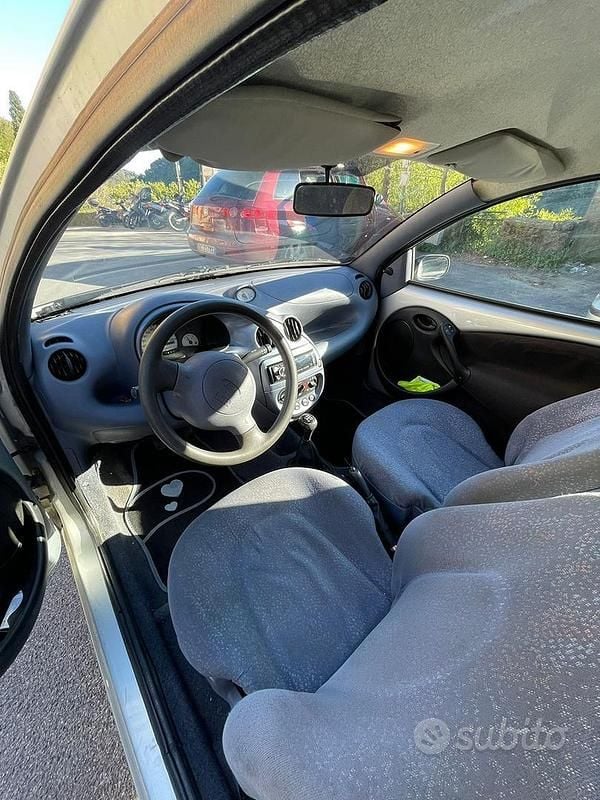 Begagnad Ford Ka 60 HK (44 kW) 1998 Grå Halvkombi