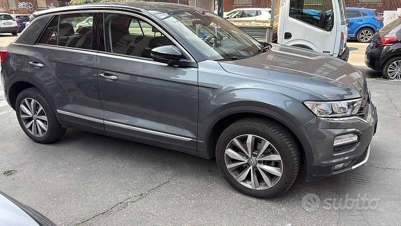 Usata VW T-Roc 150 CV (110 kW) 2019 Grigio SUV