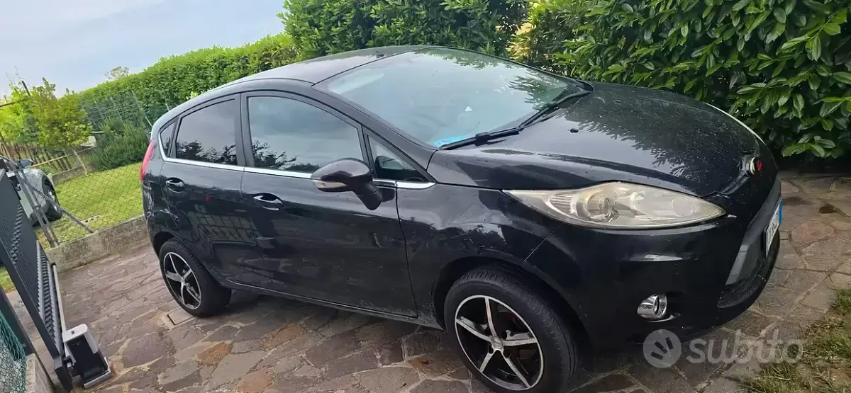 Usata Ford Fiesta Titanium 82 CV (60 kW) 2009 Nero Berlina