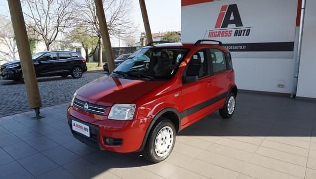 Usata Fiat Panda 4x4 60 CV (44 kW) 2007 Rosso Utilitaria