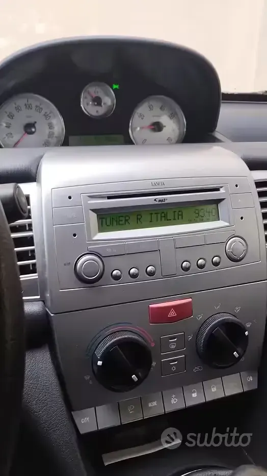 Usata Lancia Ypsilon 60 CV (44 kW) 2004 Nero Utilitaria