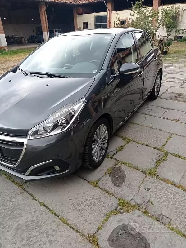 Usata Peugeot 208 Active 2016 Grigio Utilitaria
