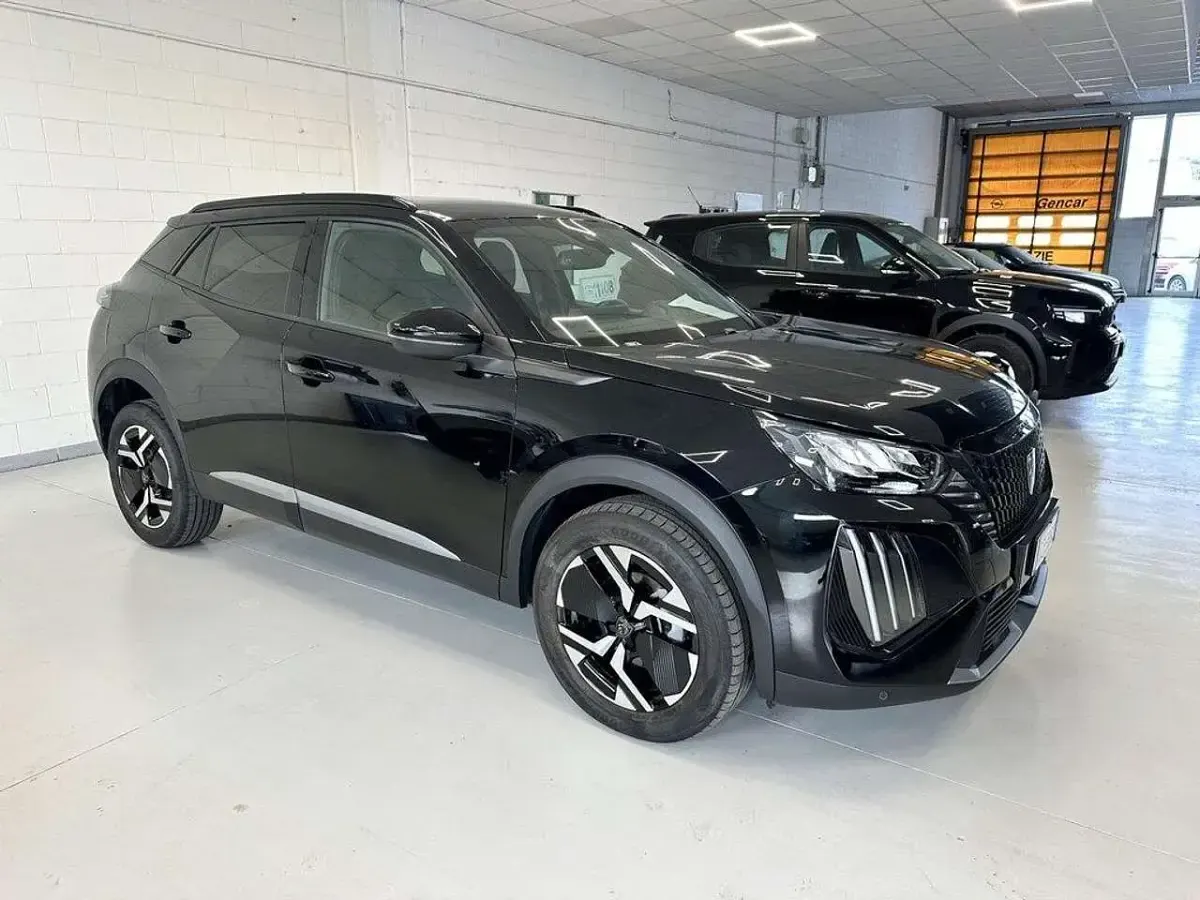 Usata Peugeot 2008 Allure 101 CV (74 kW) 2025 Nero SUV