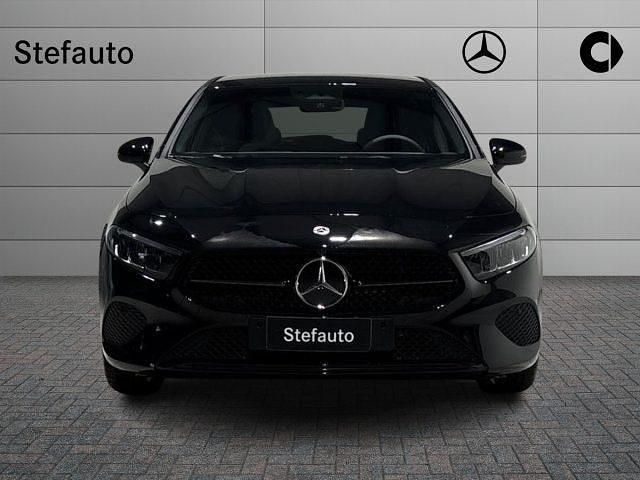 Nuova Mercedes A180 Advanced 116 CV (85 kW) 2025 Nero cosmo Berlina