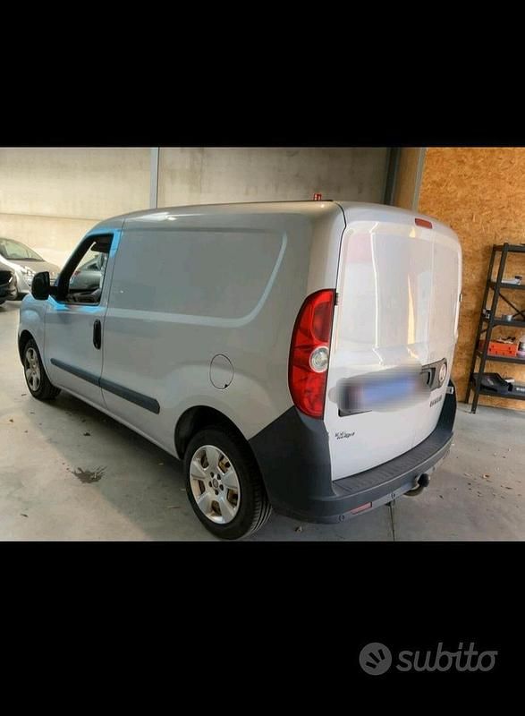 Usata Fiat Doblò 75 CV (55 kW) 2011 Bianco Monovolume