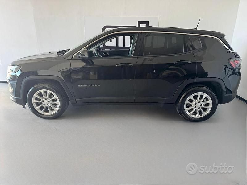 Käytetty Jeep Compass 131 HP (96 kW) 2022 Musta Katumaasturi