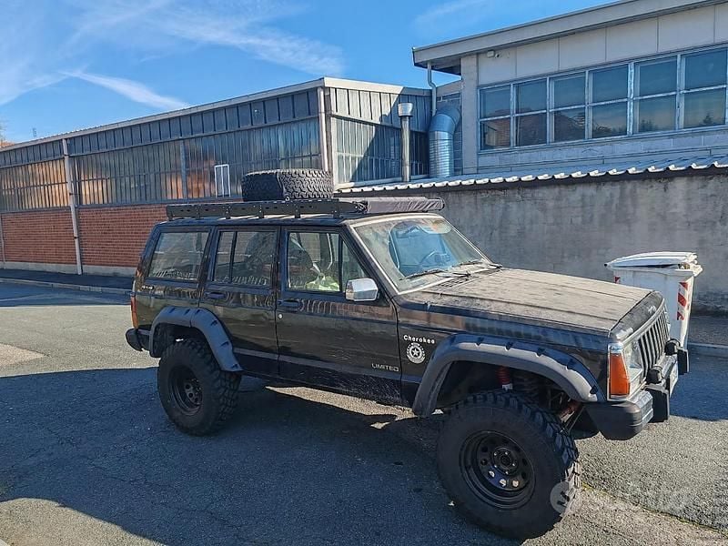 Usata Jeep Cherokee 130 CV (95 kW) 1989 Nero SUV