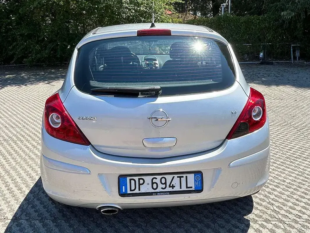 Usata Opel Corsa Sport 90 CV (66 kW) 2008 Argento Utilitaria