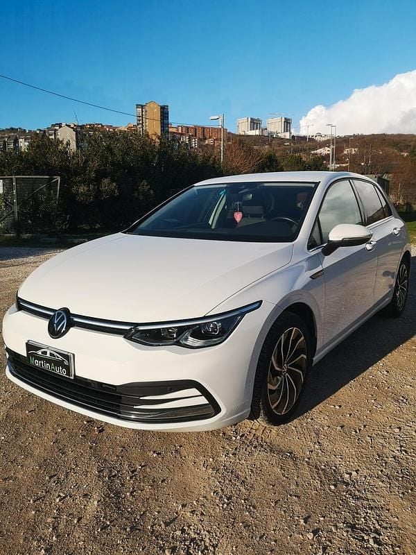 Usata VW Golf VIII R-line 150 CV (110 kW) 2021 Bianco Berlina
