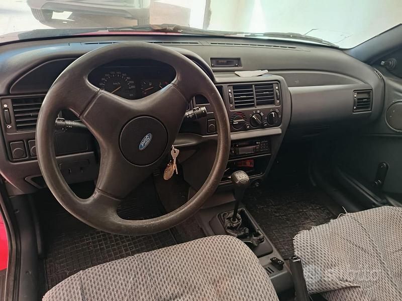 Usata Ford Escort 60 CV (44 kW) 1992 Rosso Furgone
