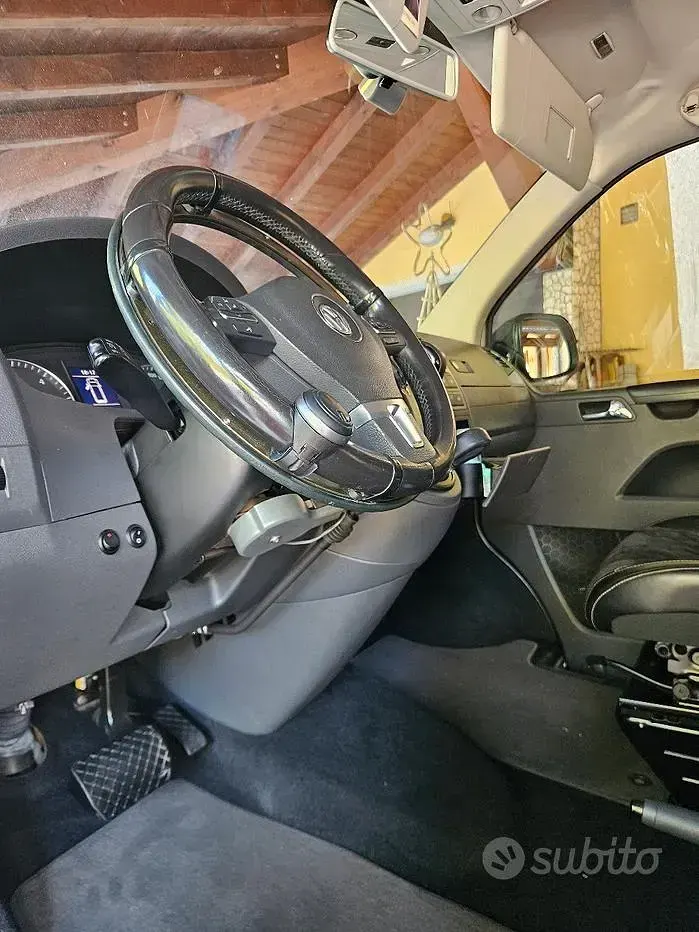Usata VW Caravelle 199 CV (146 kW) 2012 Grigio Furgone