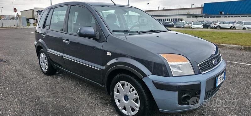 Usata Ford Fusion 80 CV (58 kW) 2010 Grigio Berlina