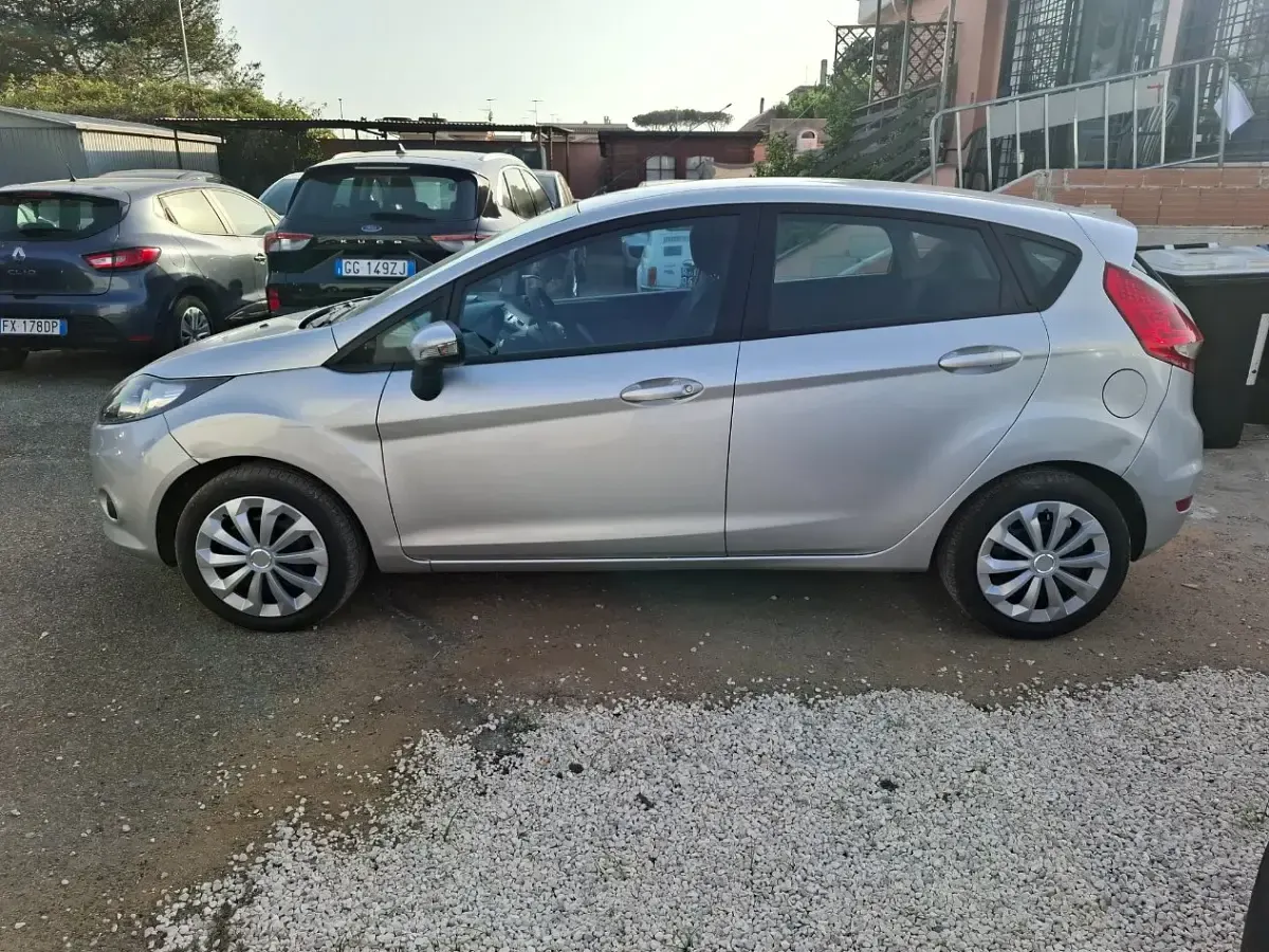Usata Ford Fiesta 82 CV (60 kW) 2011 Grigio
