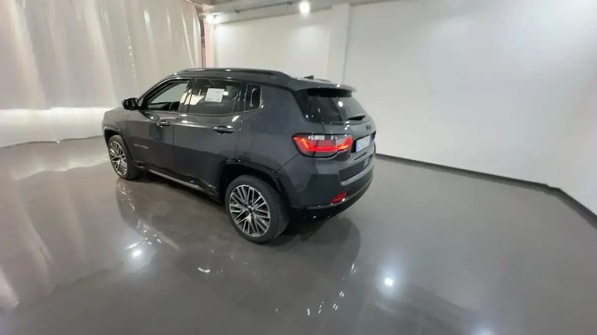 Usata Jeep Compass Summit 130 CV (95 kW) 2025 679graphite grey SUV