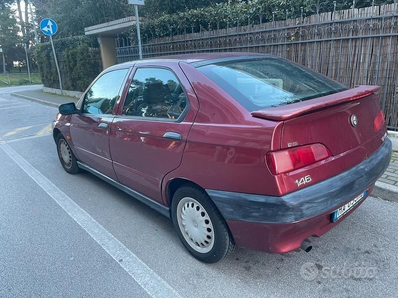 Usata Alfa Romeo 146 103 CV (75 kW) 1997 Rosso Utilitaria