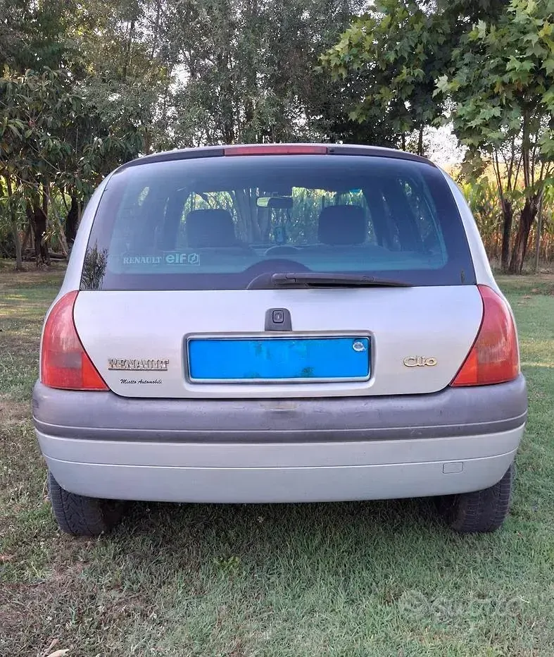 Usata Renault Clio 58 CV (42 kW) 2000 Grigio Berlina