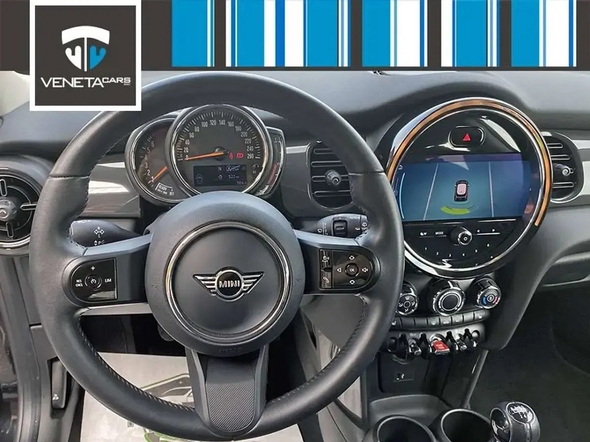 Usata Mini ONE Essential 102 CV (75 kW) 2022 Midnight Utilitaria