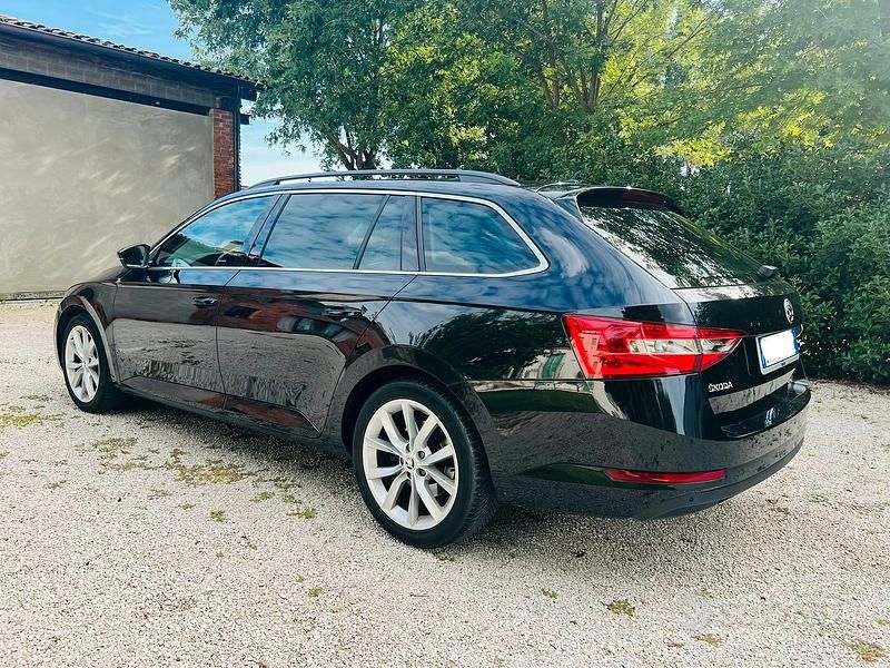 Usata Skoda Superb 120 CV (88 kW) 2017 Nero Station wagon