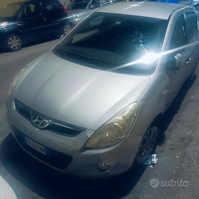 Usata Hyundai i20 78 CV (57 kW) 2010 Grigio Berlina