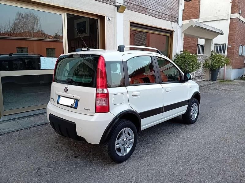Usata Fiat Panda 4x4 Climbing 69 CV (50 kW) 2010 Bianco Utilitaria