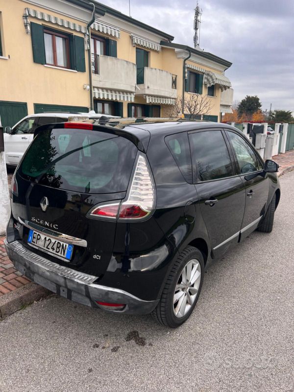 Usata Renault Scénic III 110 CV (80 kW) 2012 Nero Monovolume